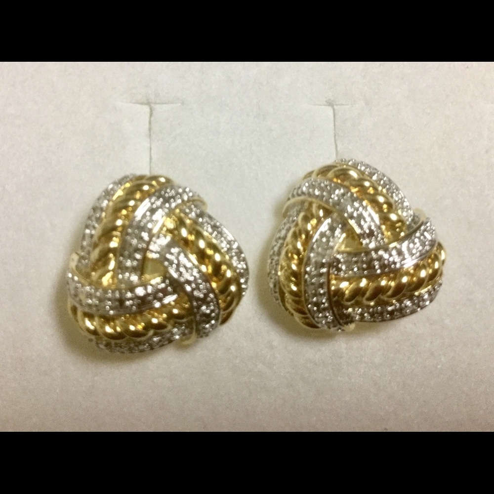 COPY - Stud earrings decorated with Diamonds
